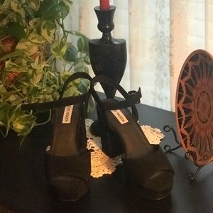 Brand New Steve Madden Sandal.